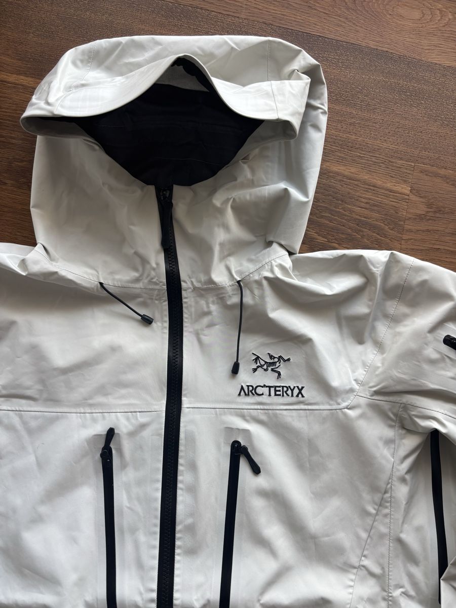 Arcteryx Giacche: Arc’teryx Alpha Jacket white – Nuovo (secondo la descrizione) da Männedorf venduto da Spargeluno 2