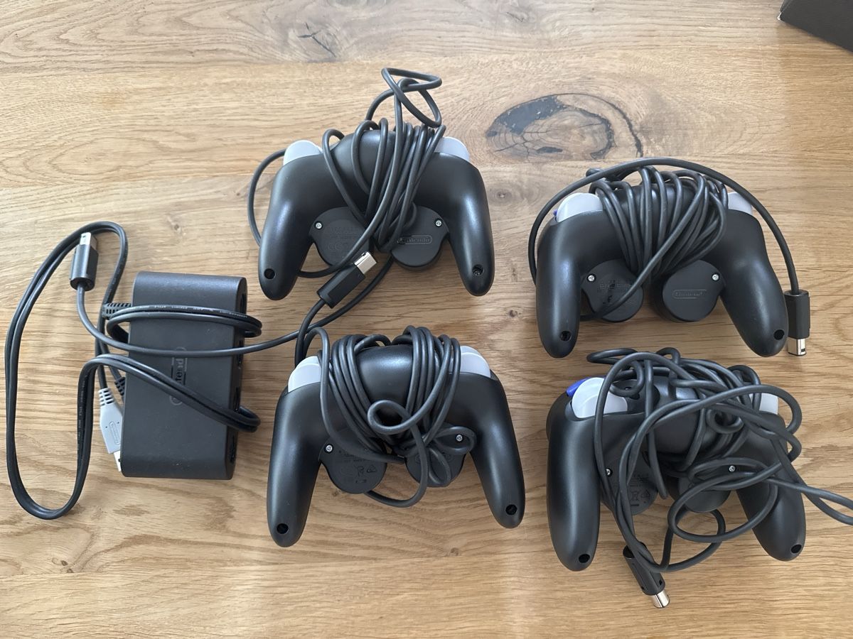 Manettes: Gamecube Controller Smash Bros Edition (4x) – Neuf (Voir description) à Ichertswil par EldenLord 1