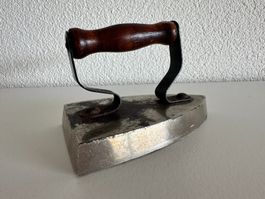 Antikes Platteisen / Bügeleisen ~ 1890–1920, Sammlerstück