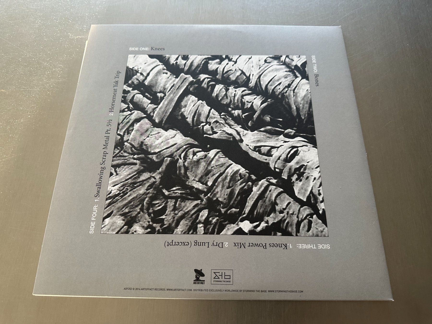 Dischi in vinile: CONTROLLED BLEEDING 2LPS KNEES AND BONES - INDUSTRIAL – Nuovo (secondo la descrizione) da Sion venduto da jaipur1401 1