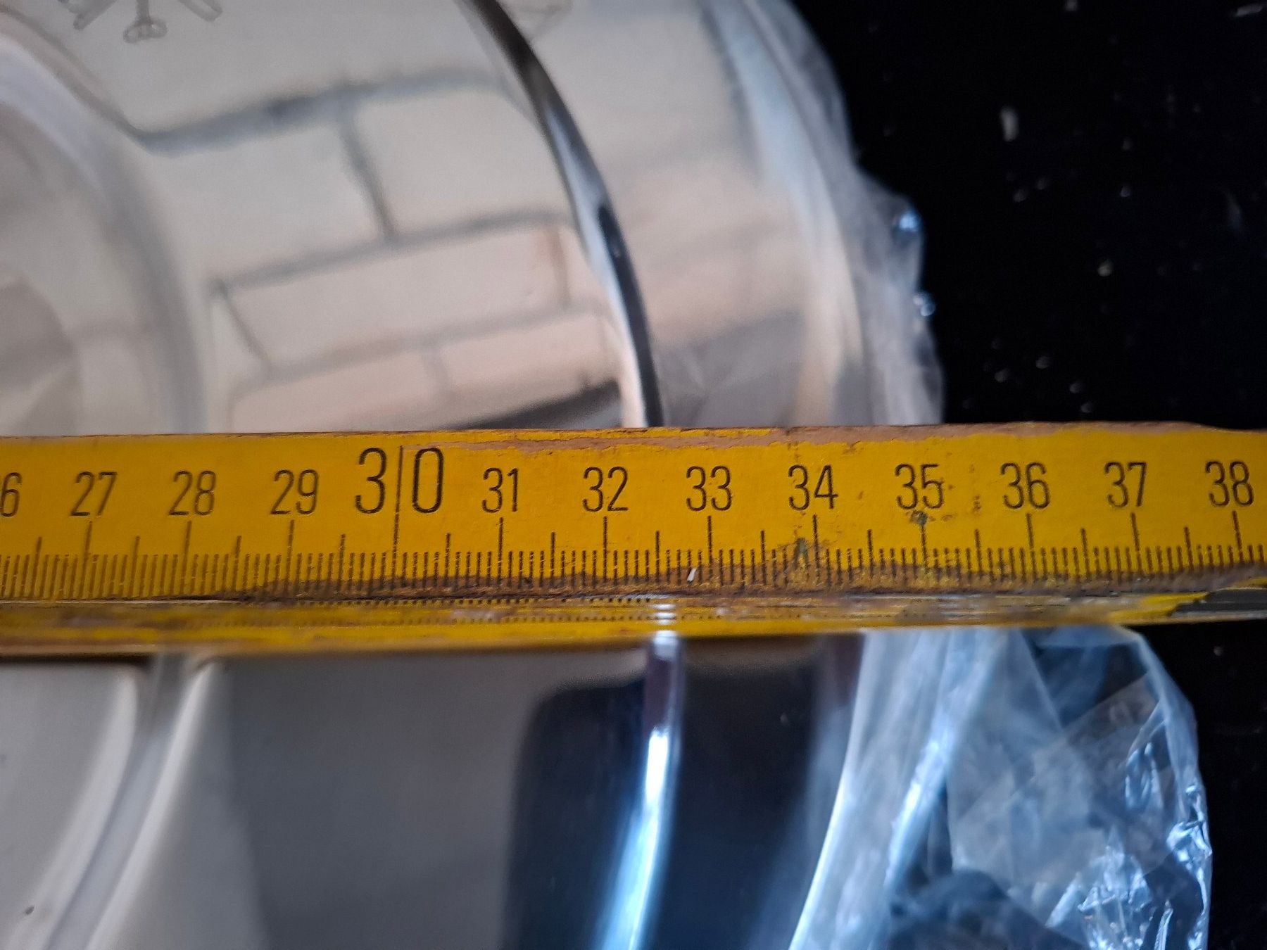 Piatti di portata: 6 Edelstahl Platten, Servierplatten, Durchmesser 34cm, Neu! – Usato da Schönholzerswilen venduto da clyde123 1