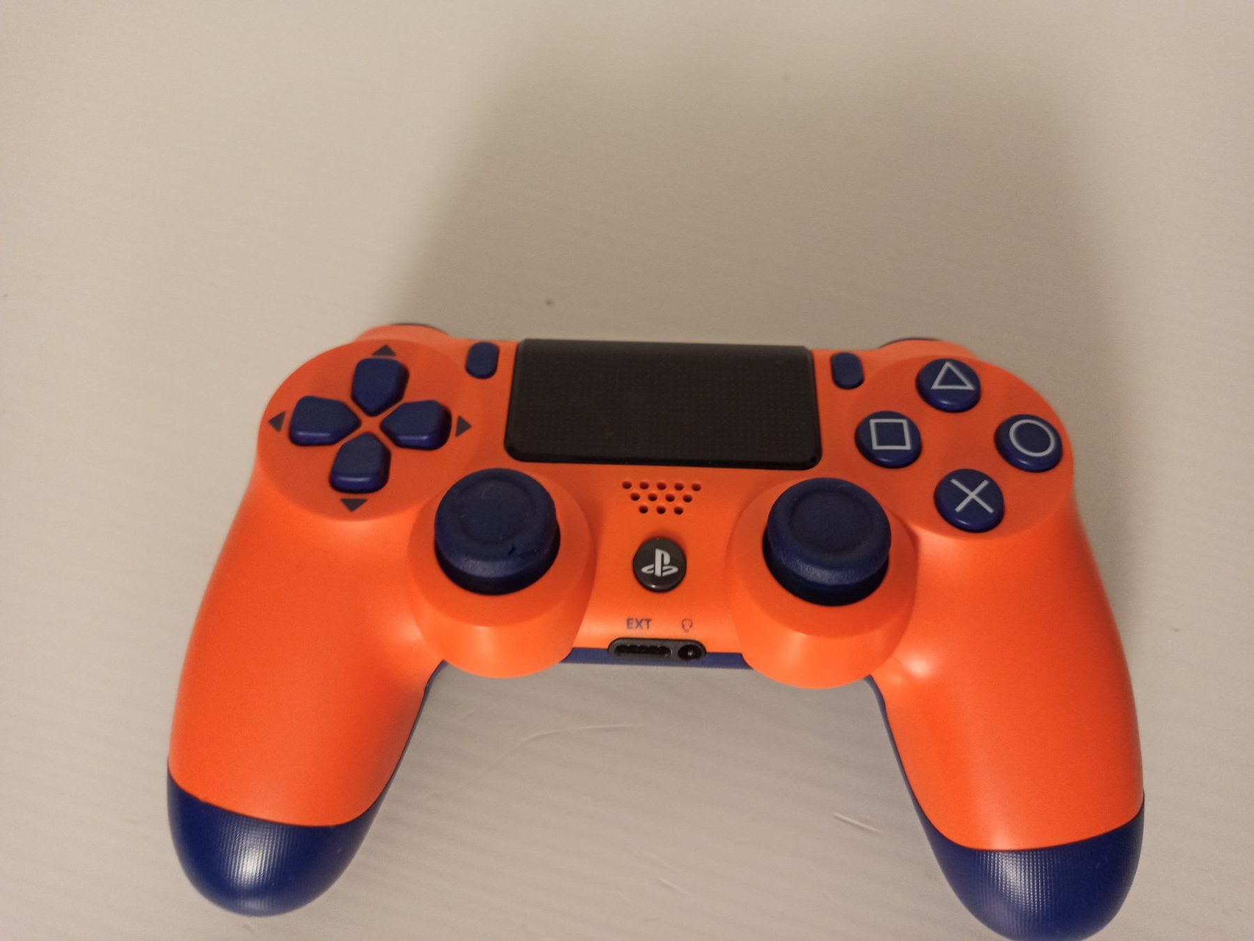 Controller: Original Controller Sony PS4 DualShock 4 Sunset Orange V2 – Usato da Oberweningen venduto da mar_87mx 1