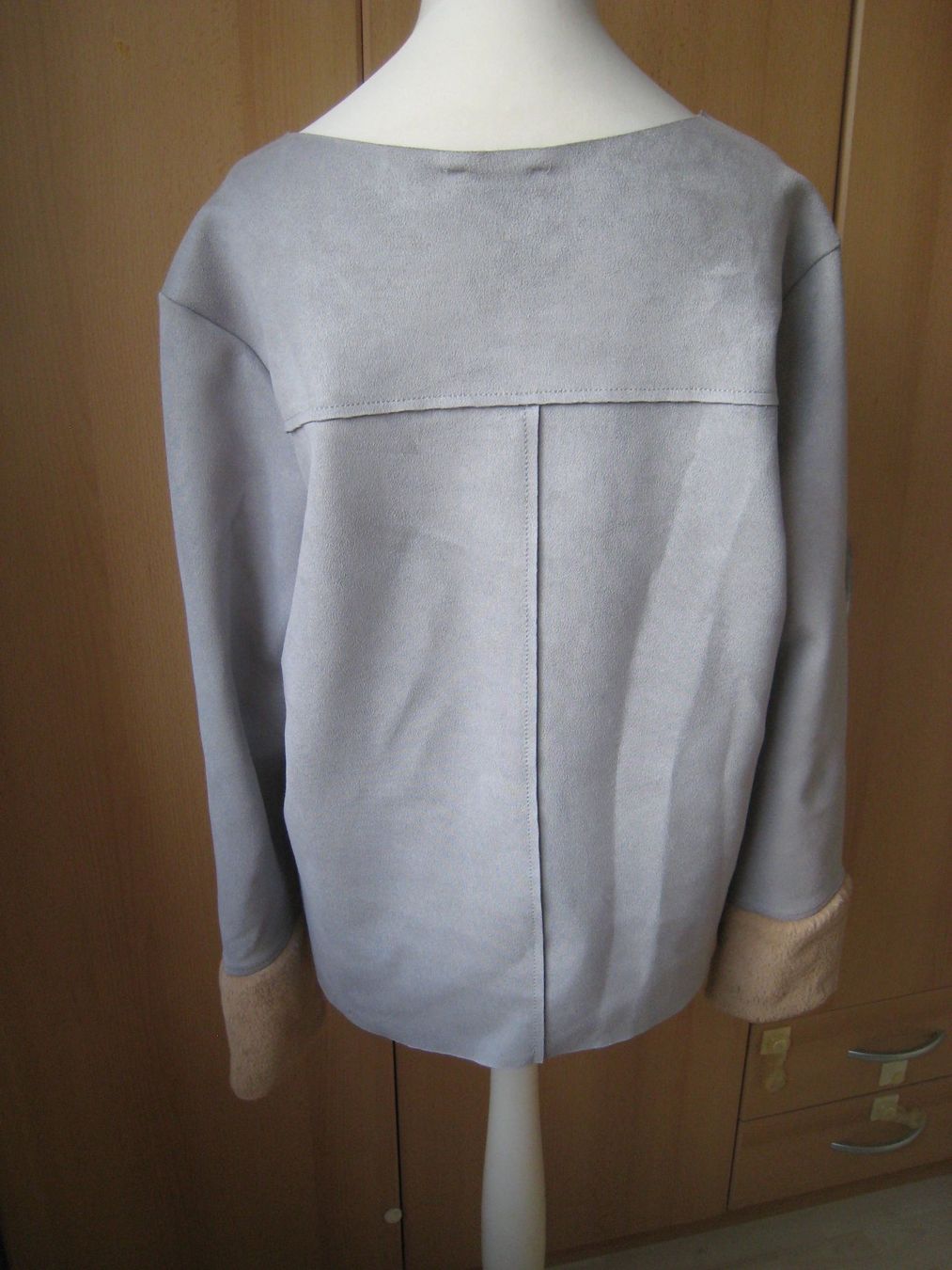 Zara Maglioni & Felpe: ZARA Oberteil Pullover Gr. L  grau mit Plüsch – Usato da Dättlikon venduto da Mamakuga 3