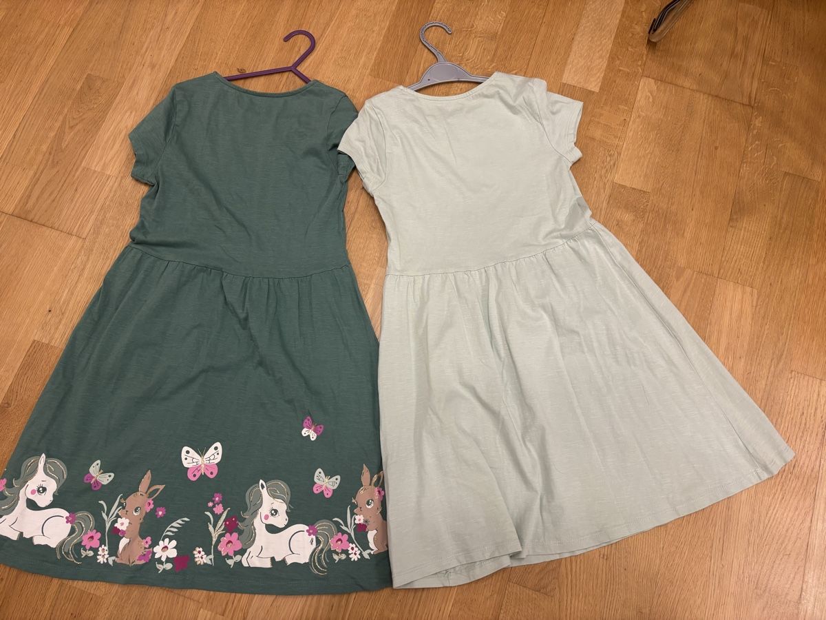 Vestiti & Gonne: 2 Sommerröckli Gr. 140 – Usato da Basel venduto da Lance81 1