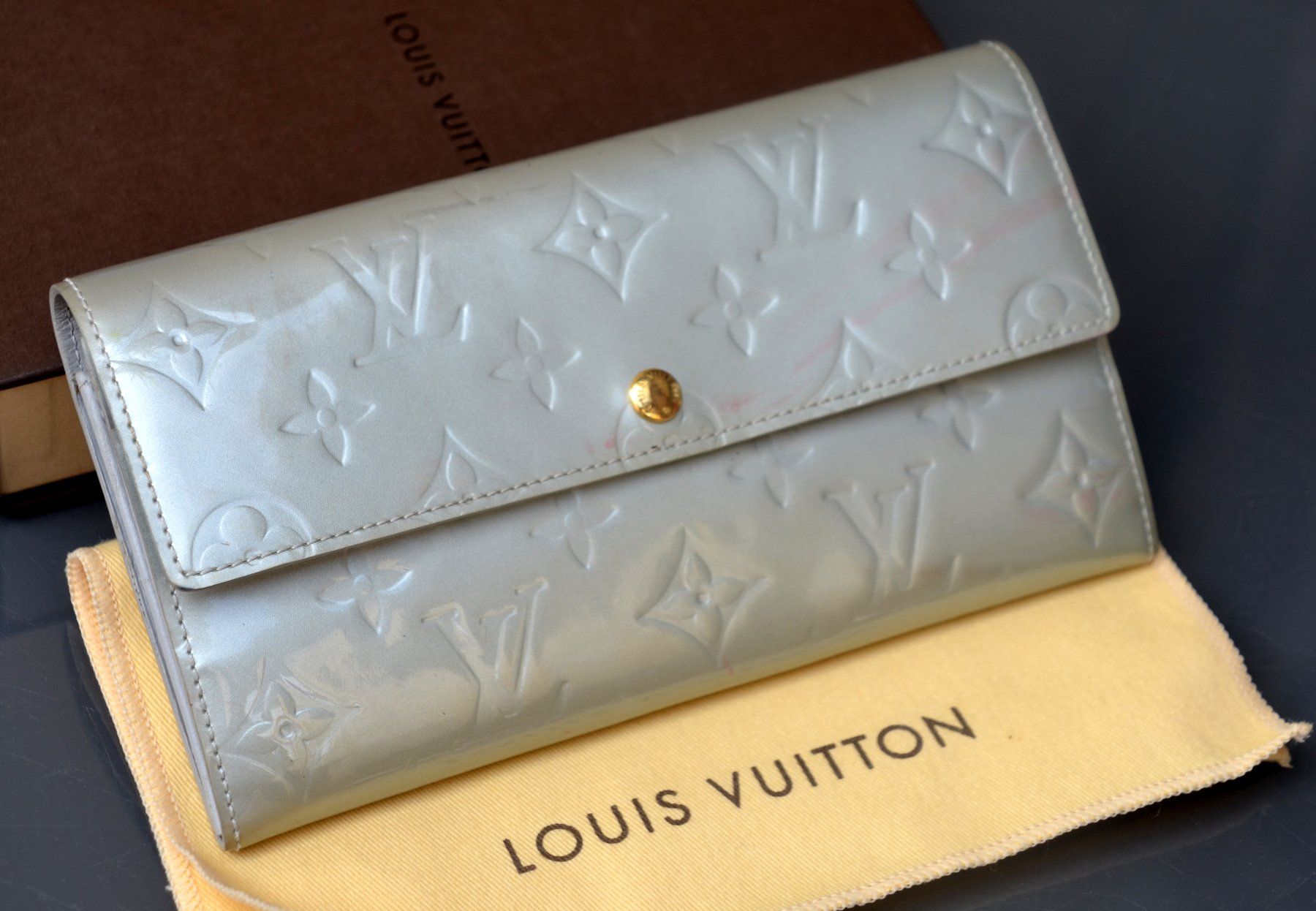 Louis Vuitton Portamonete: Portefeuille Louis Vuitton Sarah Wallet – Usato da Collonges venduto da Auganien 1
