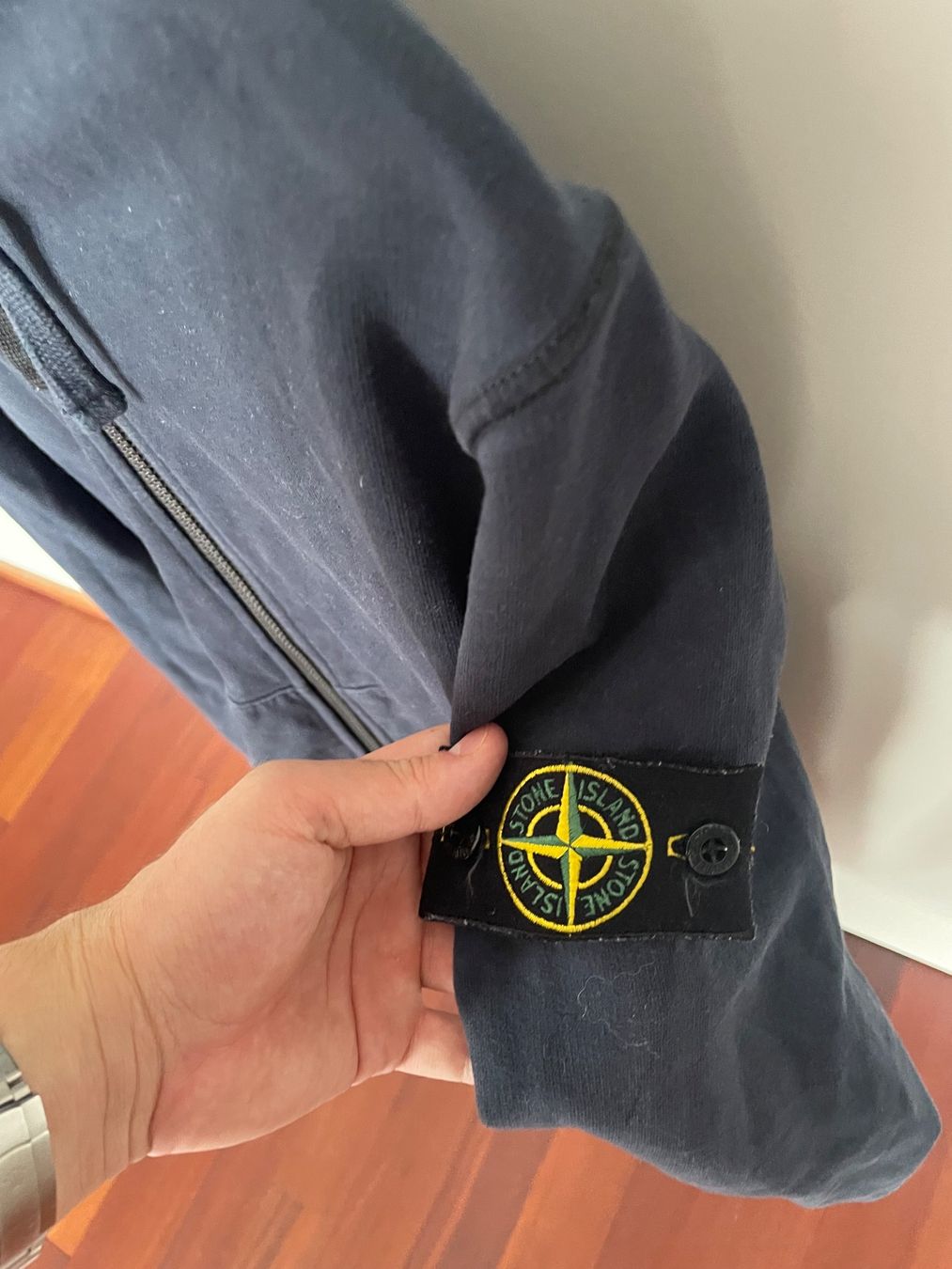 Pullover & Sweatshirts: Kapuzenpullover Stone Island dunkelblau Grösse M – Gebraucht aus Bubikon von mil_qmf9 2