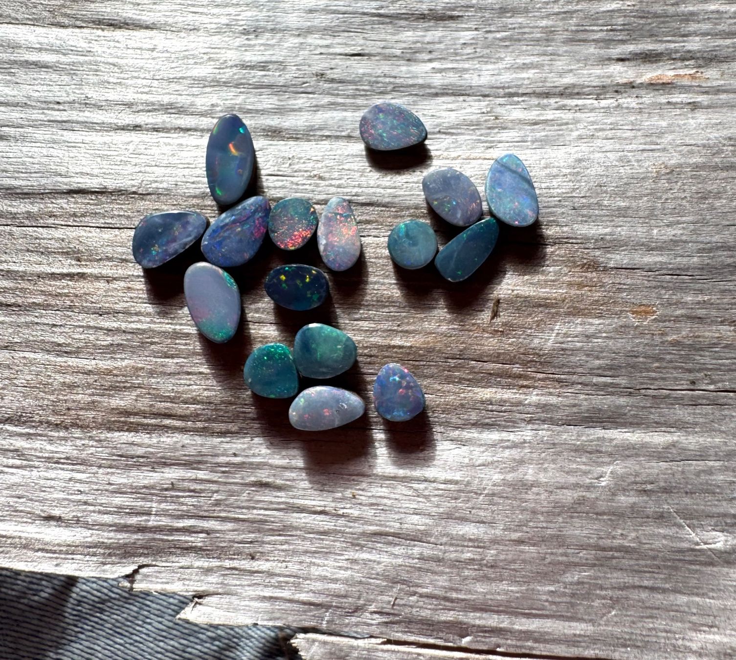 Fossili: 16 x  Opal Cabochons winzig!  echt! DOUBLET   aus Australien – Nuovo e nell'imballaggio originale da Leuggern venduto da gemshow 4