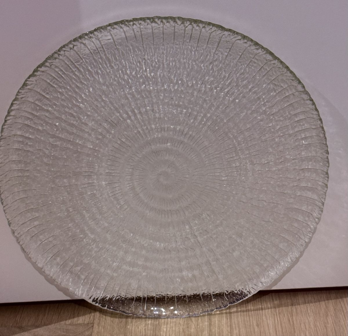 Servierplatten: Elegante Glasplatte, Servierplatte, Durchmesser 30 cm. – Neu (gemäss Beschreibung) aus Pfäffikon ZH von Mado131019