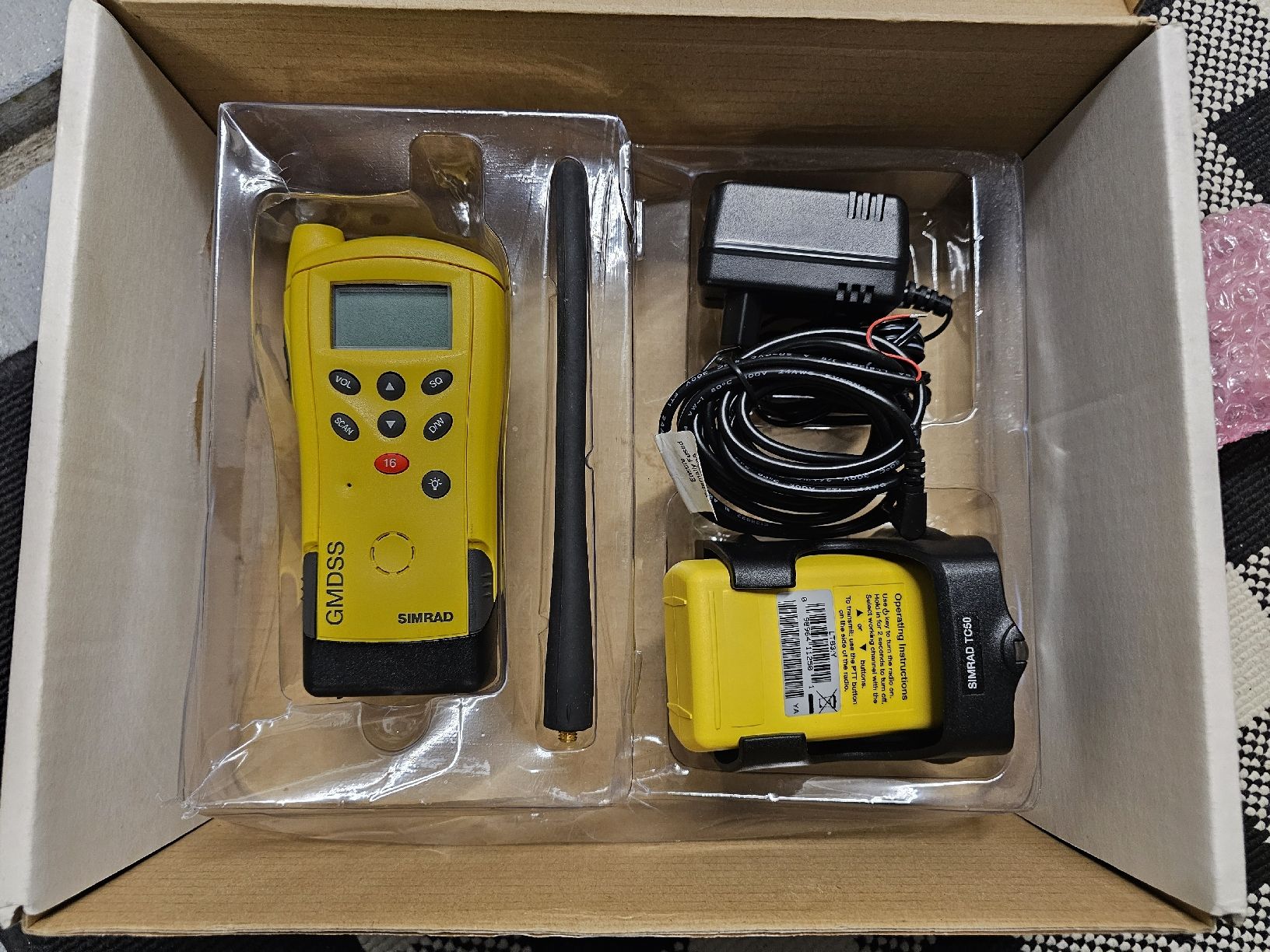 Radiocomunicazione: Simrad AXIS 50 GMDSS Handfunkgerät-Set – Nuovo (secondo la descrizione) da Zürich venduto da liu_cg2t