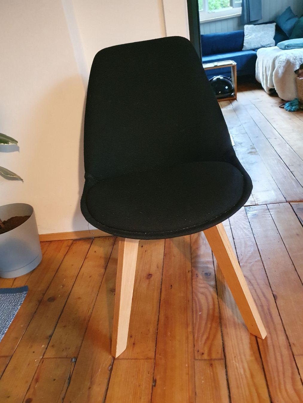 Stühle: 6 schwarze Stühle Stoff & Holz  – Gebraucht aus Grindel von Liliane6