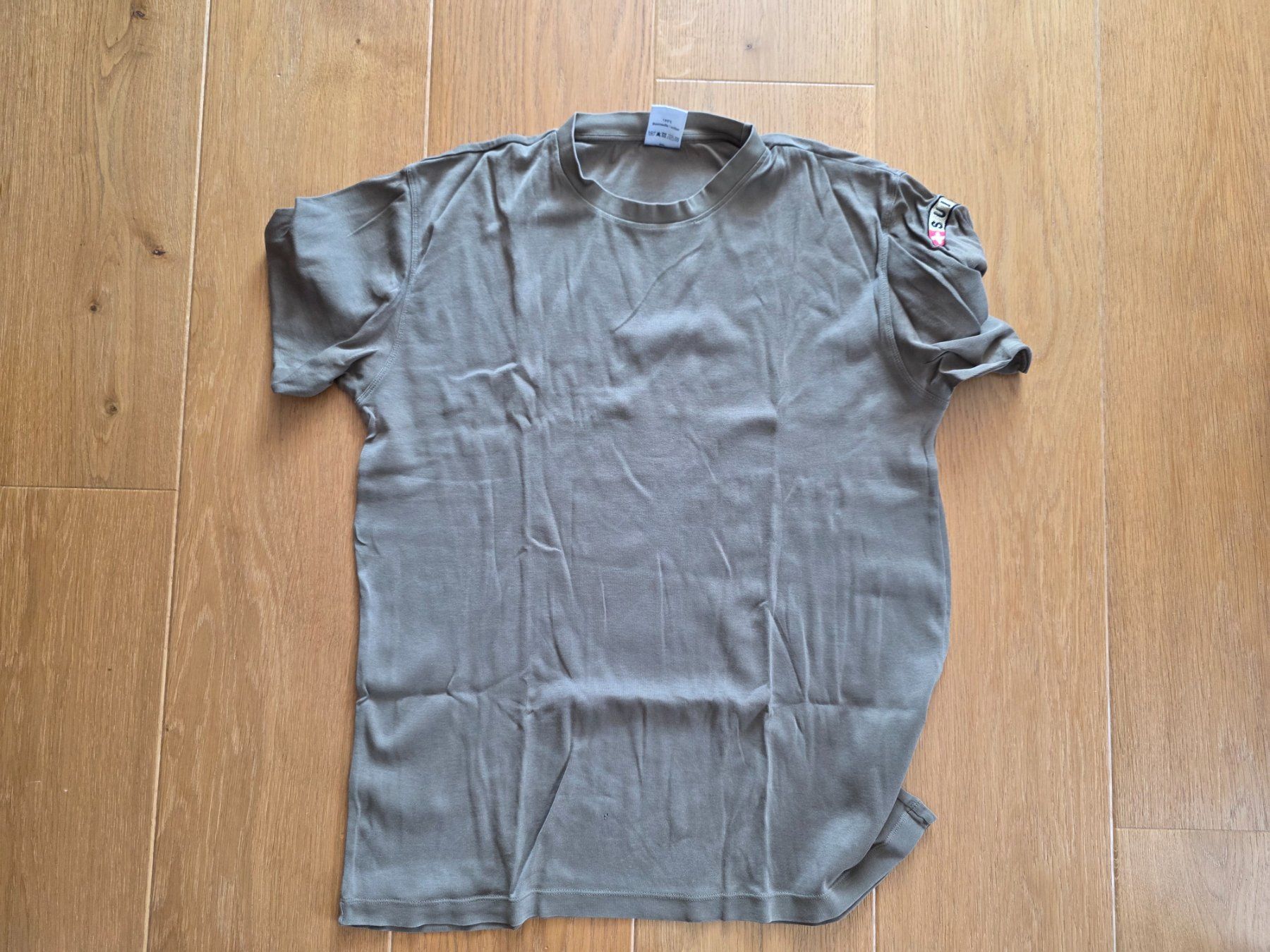 Schweizer Armee Uniformi: Armee T-Shirt Grösse 48 – Usato da Aarau venduto da Lennz_17