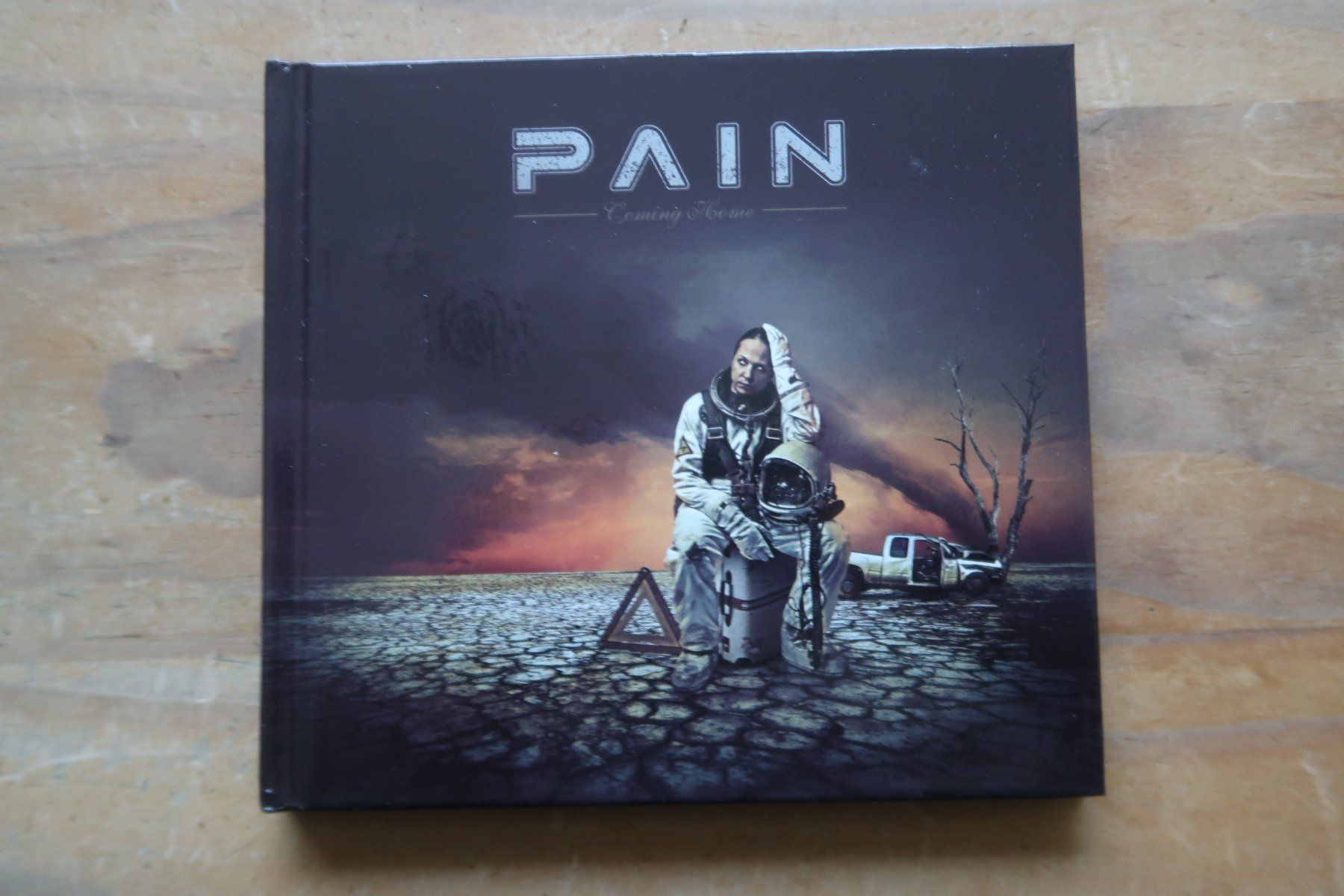 CD: PAIN - COMING HOME - DIGIBOOK - 2x CD – Usato da Basel venduto da Patiscat