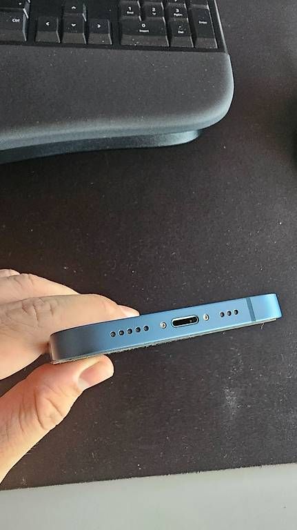 Telefoni cellulari / Smartphones: iPhone 13 - 128 GB – Usato da Cham venduto da ajdinzutic 2