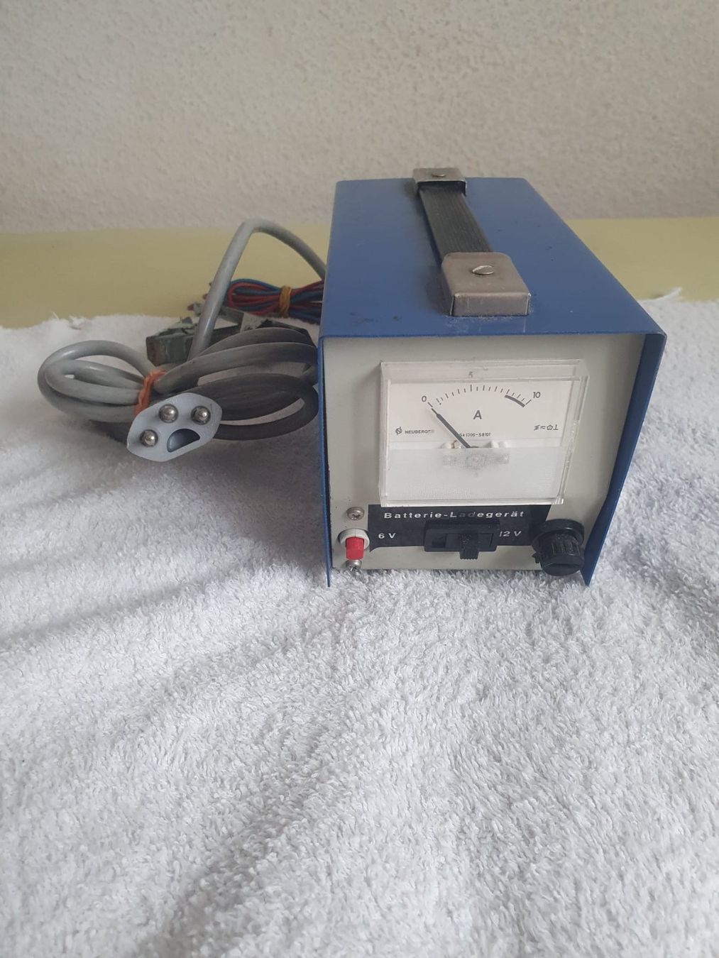 Batterie-Ladegeräte: Einhell Batterie-Ladegerät 6V 12V – Gebraucht aus Basel von FirstClass4000