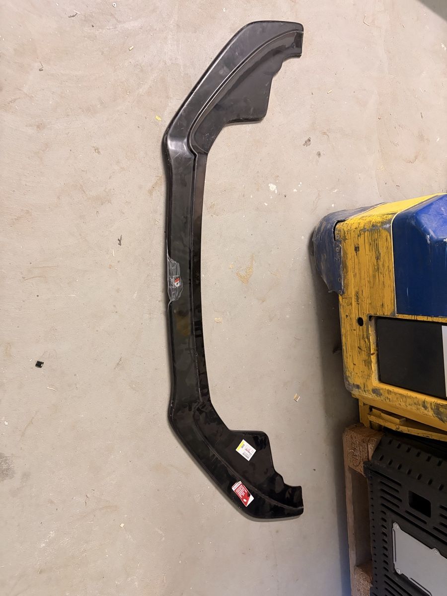 Audi Toutes les pièces auto: Frontlippe audi s5 rs5 – Neuf (Voir description) à Naters par Headliner88