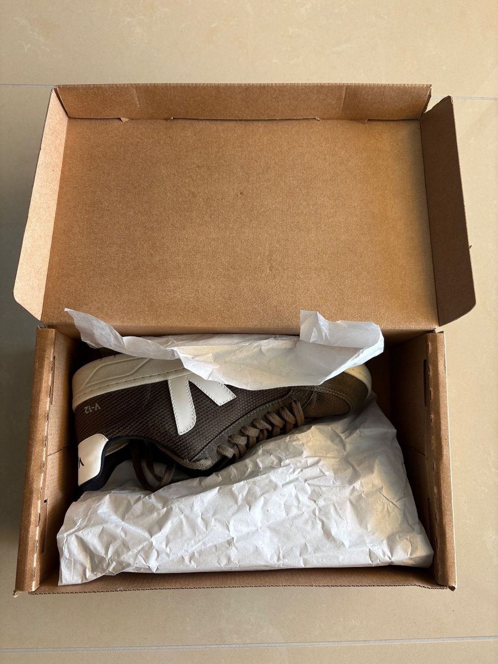 Veja Scarpe da uomo: Veja V-12 Sneaker Olive White EUR 42 – Nuovo (secondo la descrizione) da Sutz venduto da adrian.kaeser 9