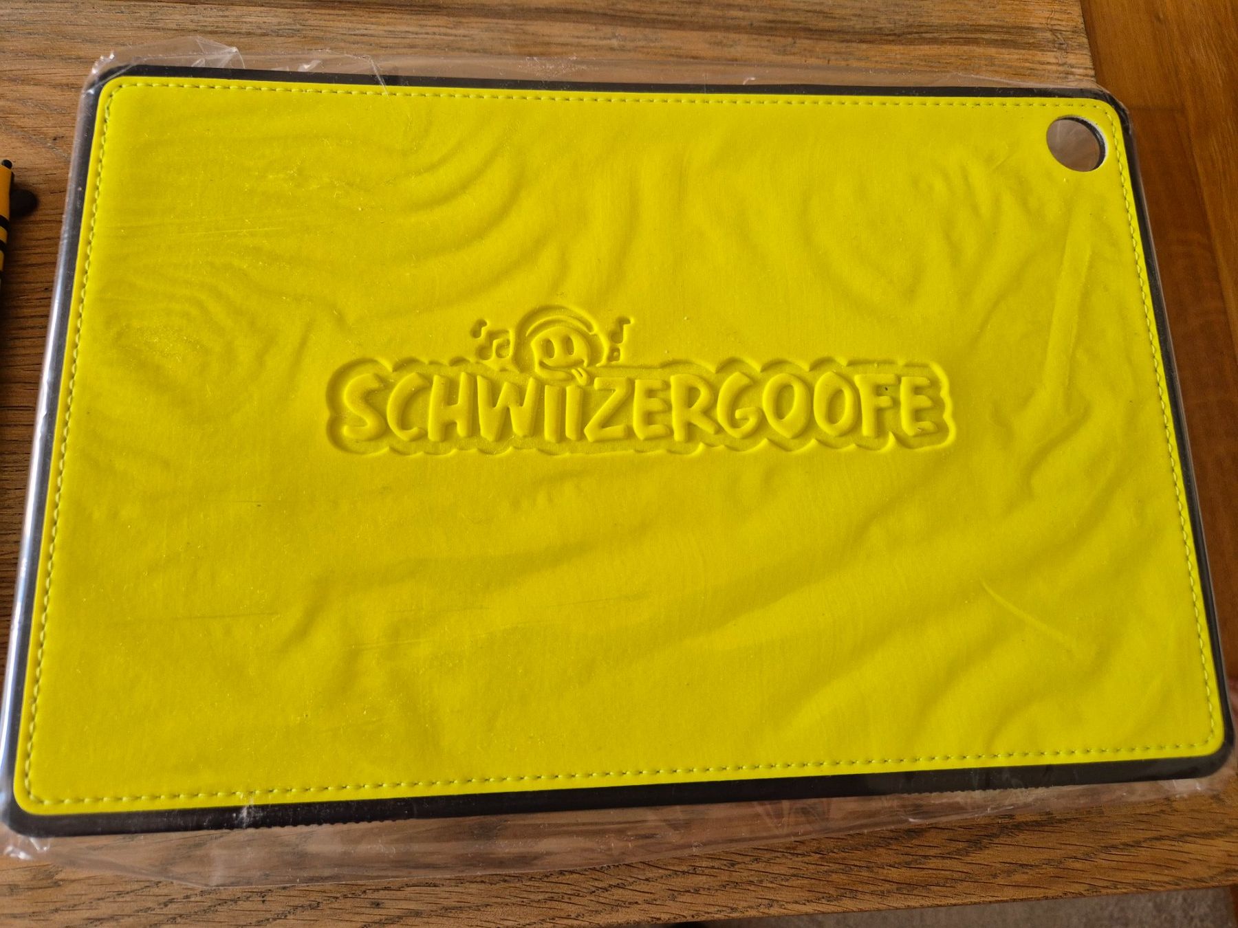 Samsung Covers & Taschen: Schwiizzergoofe Tablet set – Neu und originalverpackt aus Allschwil von WouterJ_ 3