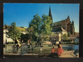Tinguely-Brunnen beim Theater mit Sicht a. Elisabethenkirche