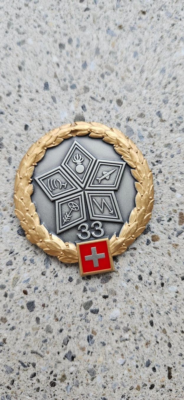 Schweizer Armee Placchette & Badge: *** Beretemblem Gold Offizier Schweizer Armee *** – Nuovo e nell'imballaggio originale da Riedholz venduto da fr_sIruP
