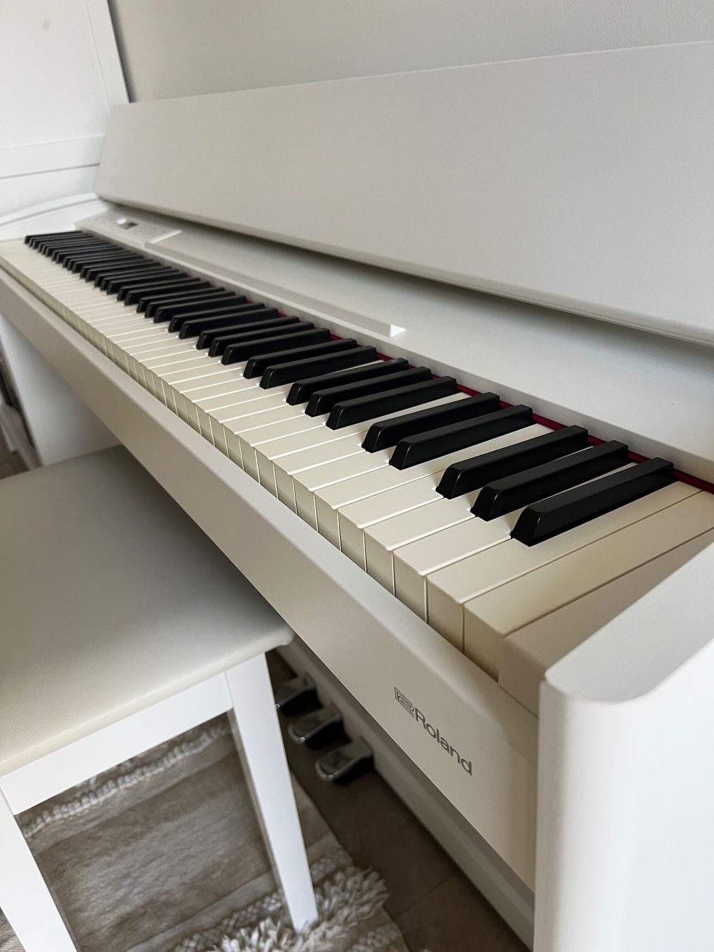 Roland Strumenti musicali: Roland F701 digital piano – Nuovo (secondo la descrizione) da Cadro venduto da Victoria88 1