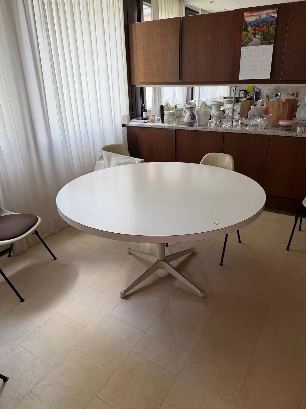 Eames Tavoli: Eames Round Table "Contract Table", Vitra/Herman Miller – Usato da Luzern venduto da jd111111 4