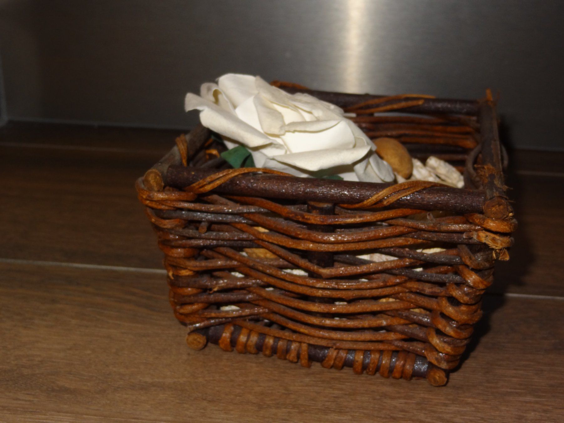 Tutte le decorazioni: Déco panier en bois avec rose décorative – Usato da Satigny venduto da salvatore73 5