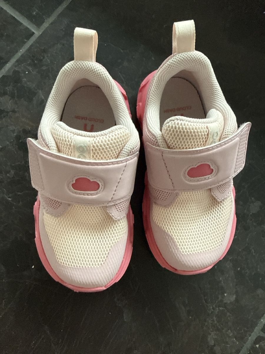 Schuhe für Mädchen: On Cloud Dash Kinder pink Grösse 24 – Neu (gemäss Beschreibung) aus Rüschlikon von adr_nfc2 1