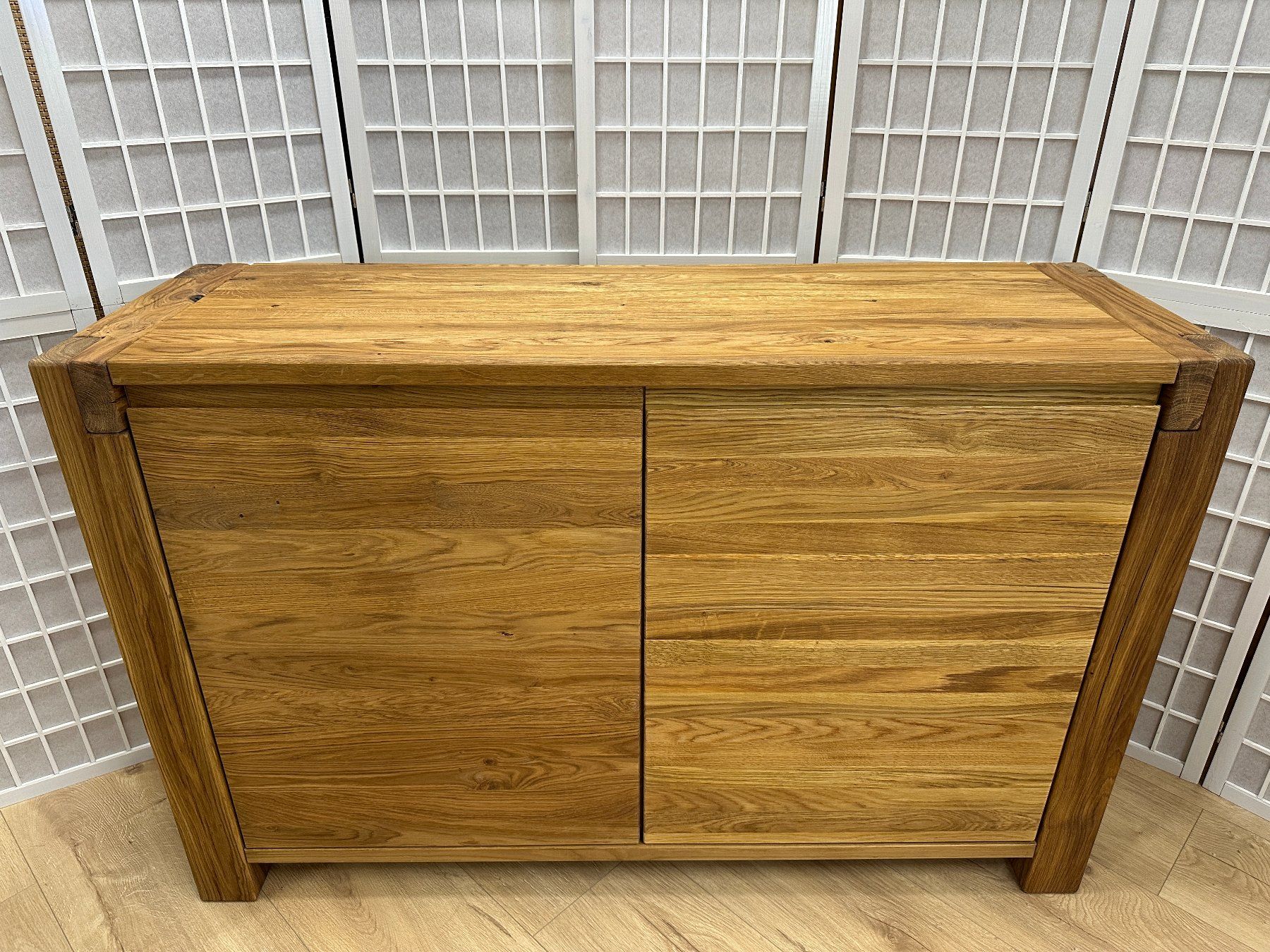 Cassettiere: Kommode Sideboard WOODSTOCK Eiche massiv 140 x 90 cm – Nuovo (secondo la descrizione) da Unterentfelden venduto da moebelrufli 1