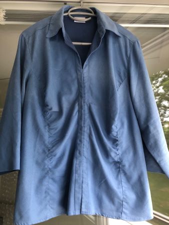 Hellblaue Damenbluse Grösse 44
