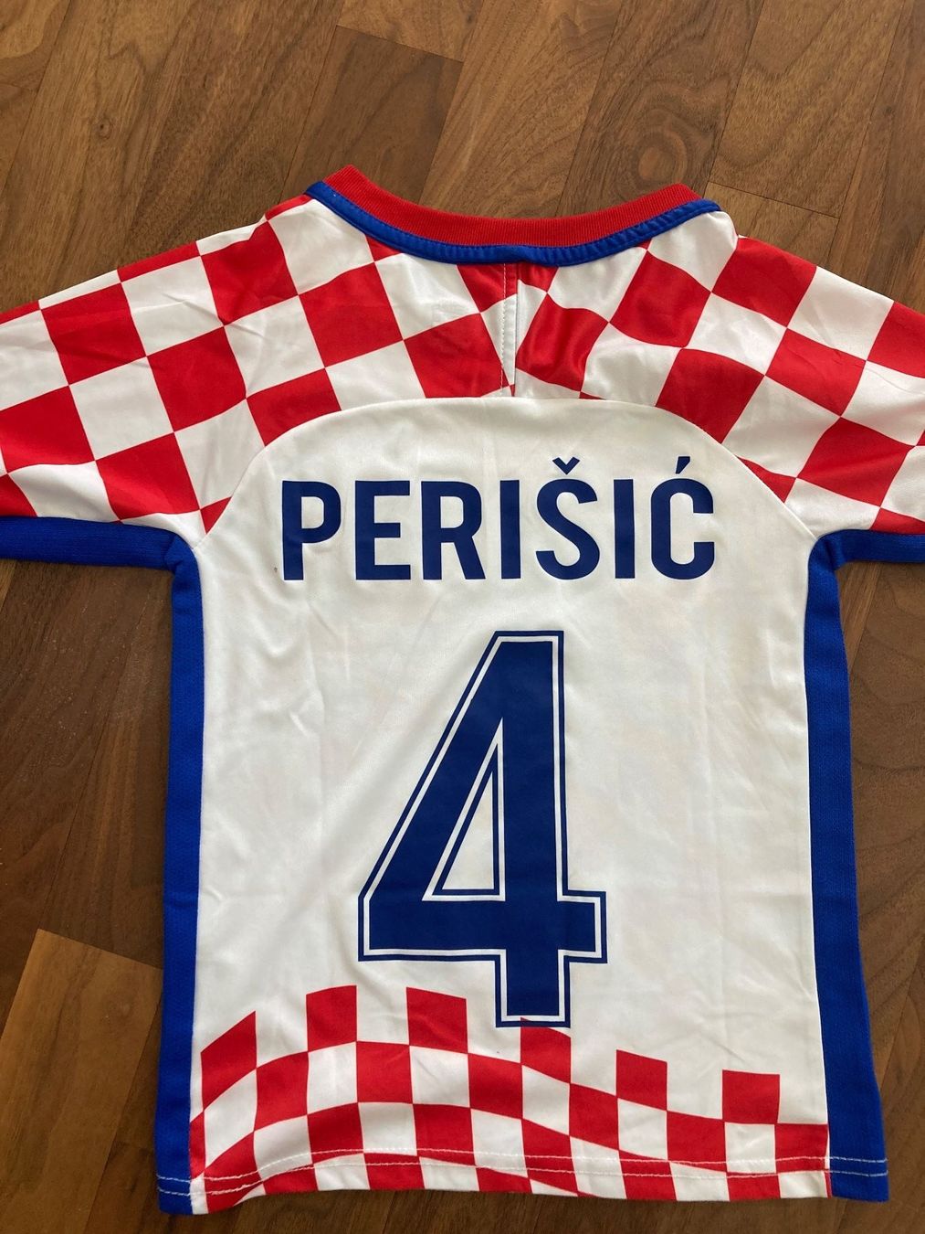 Trainer, Turnhosen & -trikots: Ivan Perišić Kroatien Kinder – Gebraucht aus Pratteln von Miki_