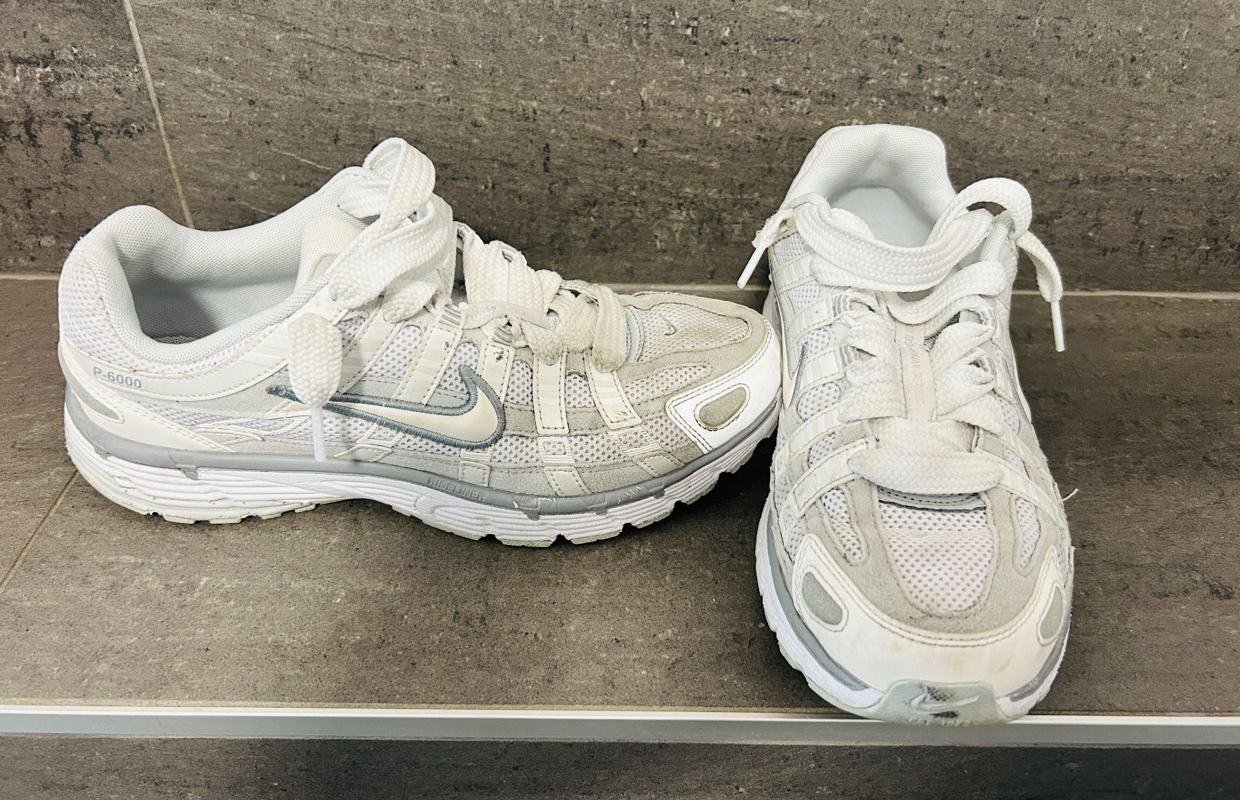 Nike Scarpe da uomo: Nike P-6000 weiss Gr. 42.5 – Usato da Visp venduto da I.G.-1909- 1