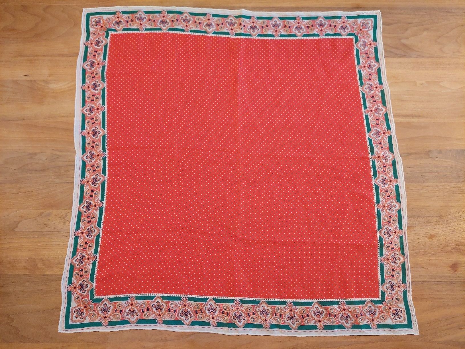 Foulard & Sciarpe: Seidentuch mit besonderem Lochmuster – Usato da Brunnen venduto da Livianda 3