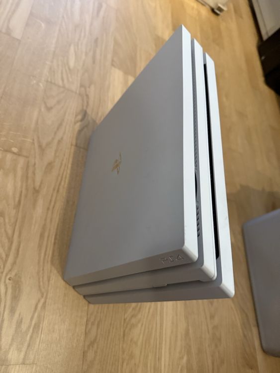 Playstation 4 Pro, weiss 1 TB, Top Zustand! 3
