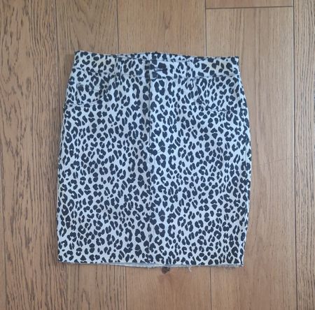 Mini Jupe jean stretch H&M à motif léopard, taille 38