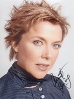 Original Autogramm von ANNETTE BENING auf Großfoto