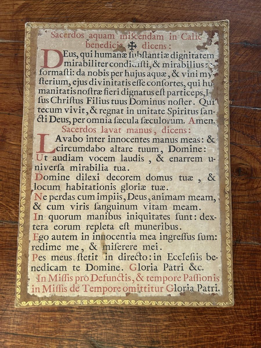 Foto & Immagini: Kanontafel antik aus Karton, rote Initialen – Usato da Riedholz venduto da Frettchen63