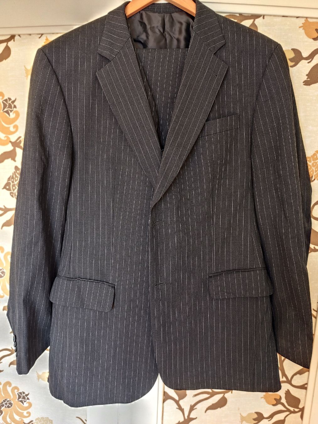 Anzüge: Élégant costume rayé 3 pièces – Gebraucht aus Montreux von prl_z2lr