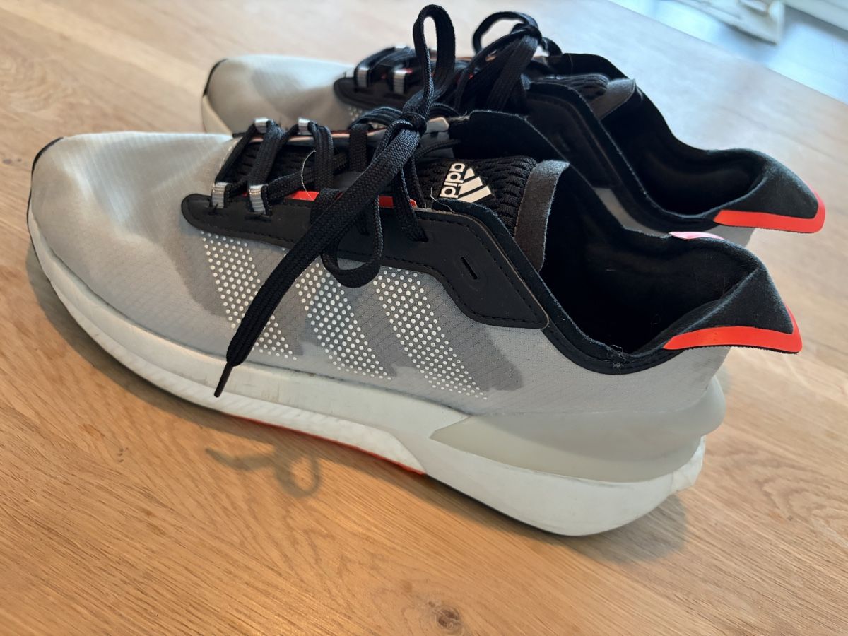 Adidas Scarpe da uomo: Adidas Avryn Gr. 40 1/2 – Usato da Schaffhausen venduto da Januanar 2