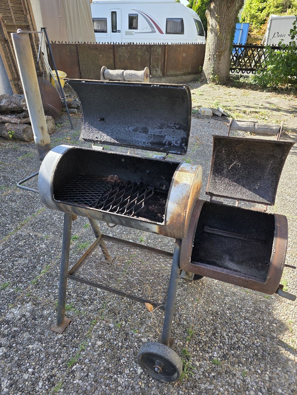 Grills: Smoker Grillwagen BBQ mit Thermometer gebraucht – Gebraucht aus Thun von miervier 1