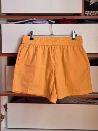 Orangefarbene Neue kurze Sportshorts Reserved