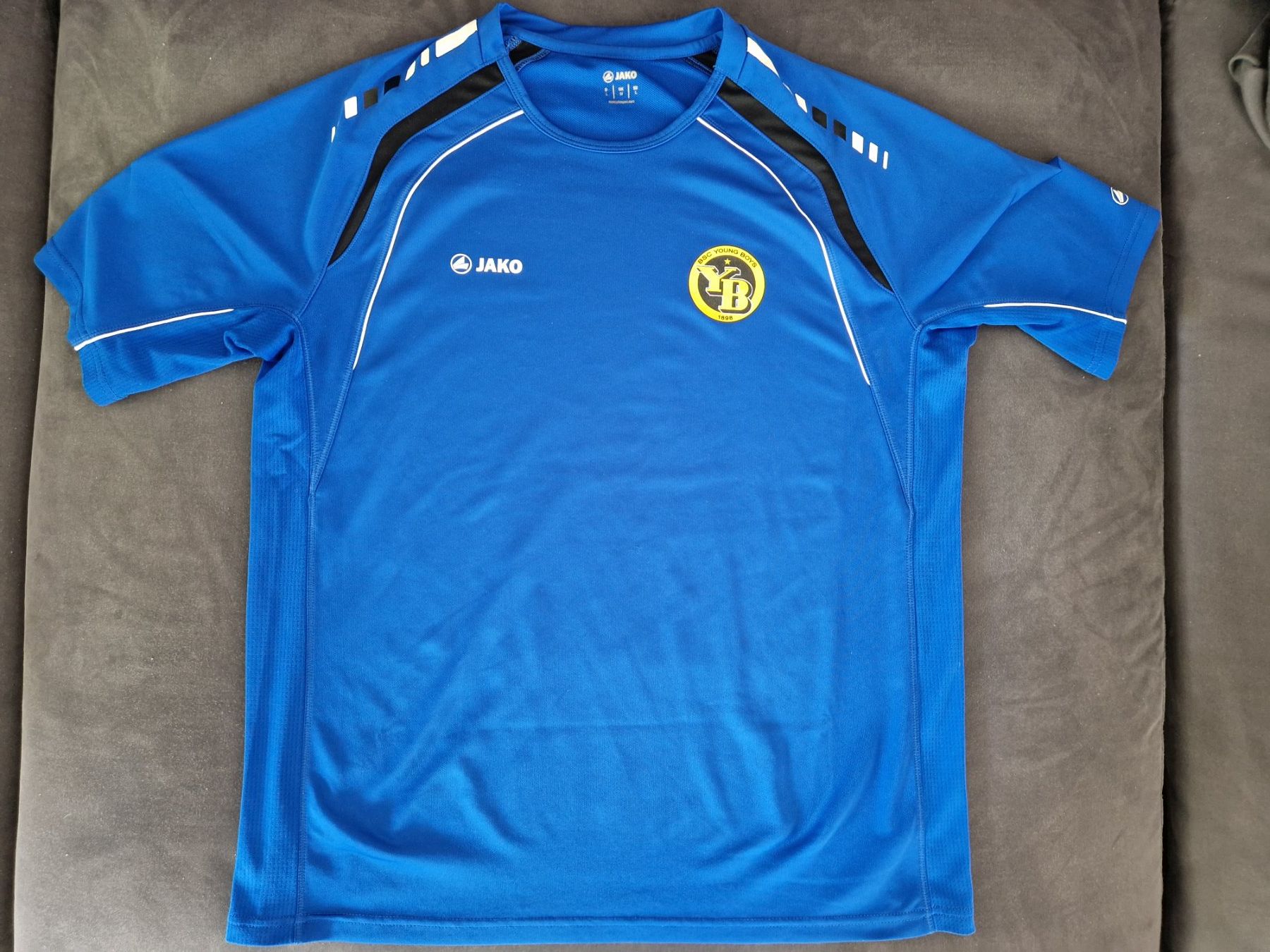 Young Boys Canottiere & Pantaloni: BSC Young Boys - Taille L comme neuf! – Nuovo (secondo la descrizione) da Villars-sur-Glâne venduto da Mark_988