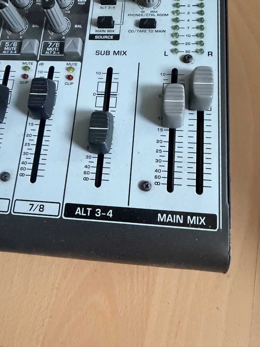Console di mixaggio: : Behringer XENYX 1204 Mischpult  – Usato da Baden venduto da noli.r 3