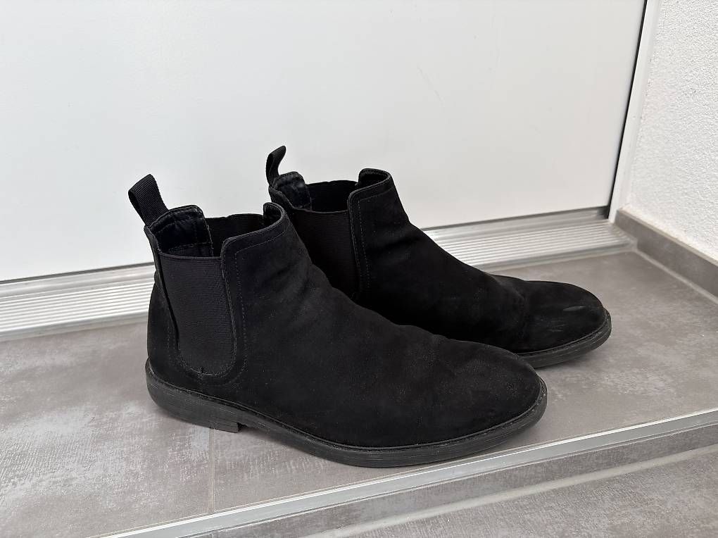 Scarpe da uomo: Chaussures noires en daim – Usato da Conthey venduto da carina.pereira