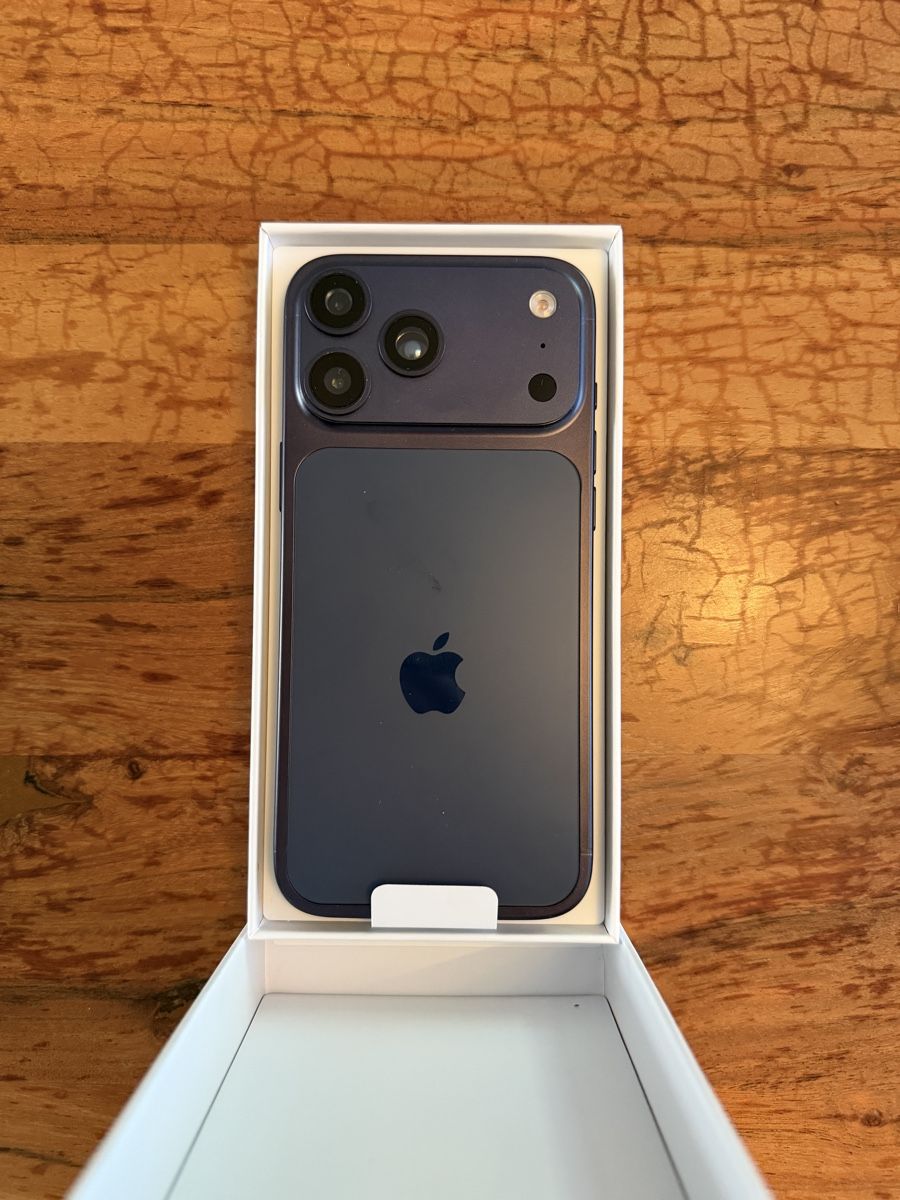 Apple Telefoni cellulari / Smartphones: IPhone 17 Pro Max 1TB Tiefblau – Nuovo (secondo la descrizione) da bern venduto da eli_tyg2 2