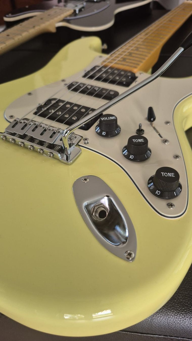 Musikinstrumente: 2 E-Gitarren – Gebraucht aus Balsthal von Ticino1972 2