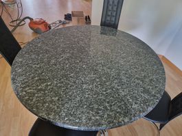 Granit Esstisch, 4 Stühle, 115/195 cm, top Zustand NP: 3'300