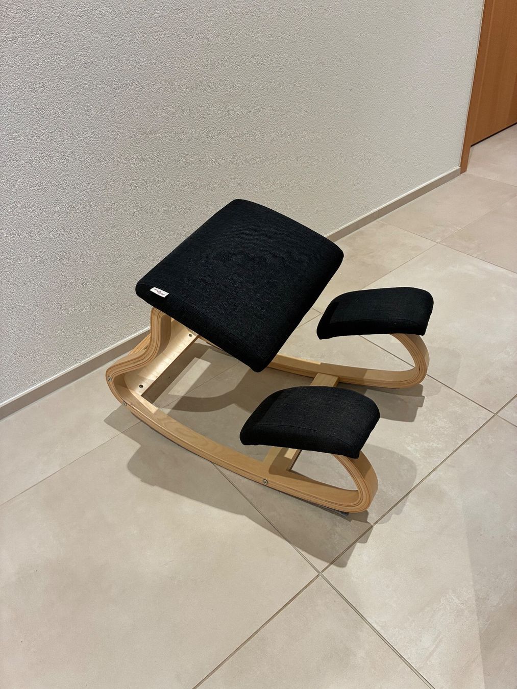 Sedie: Ergonimischer Kniestuhl – Usato da Zürich venduto da Pluviie