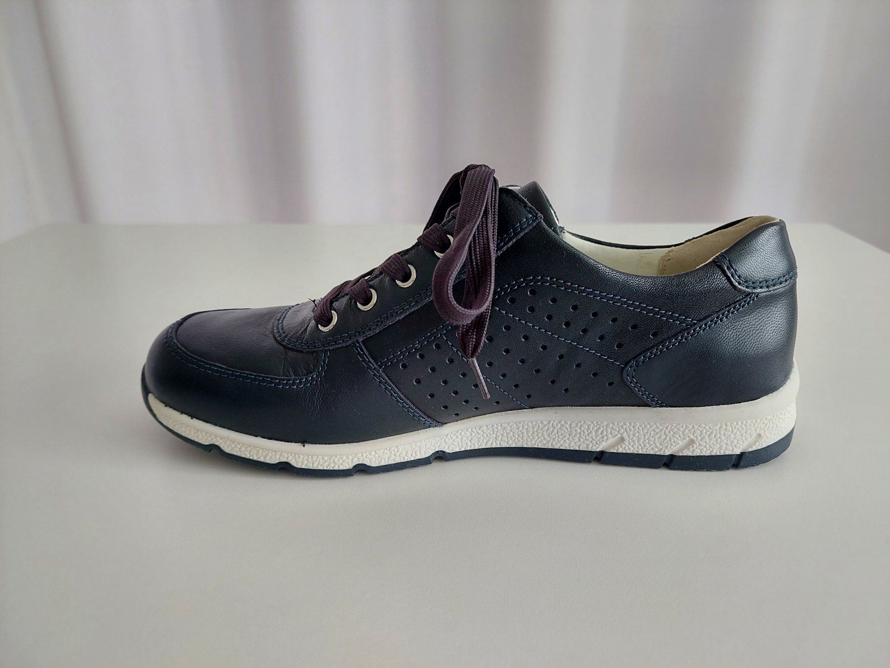 Scarpe da donna: Damen-Sneaker MEDICUS , Gr. 39 , voll echt Leder , fabrikneu – Nuovo (secondo la descrizione) da Zürich venduto da Lacoste06 6