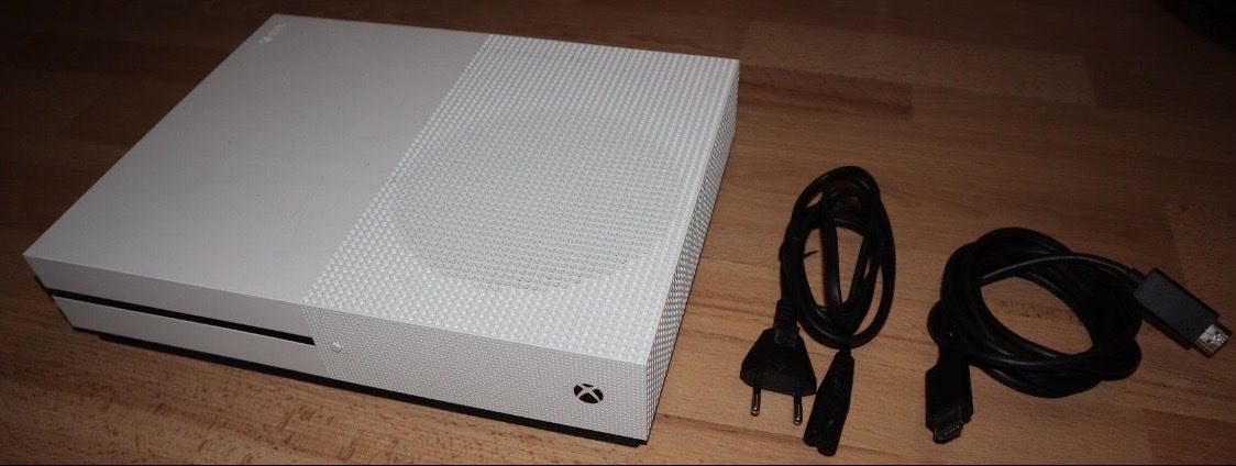 Microsoft Console: Microsoft Xbox One Console --- White - With accessories – Usato da Neuchâtel venduto da bru_sc8q 1