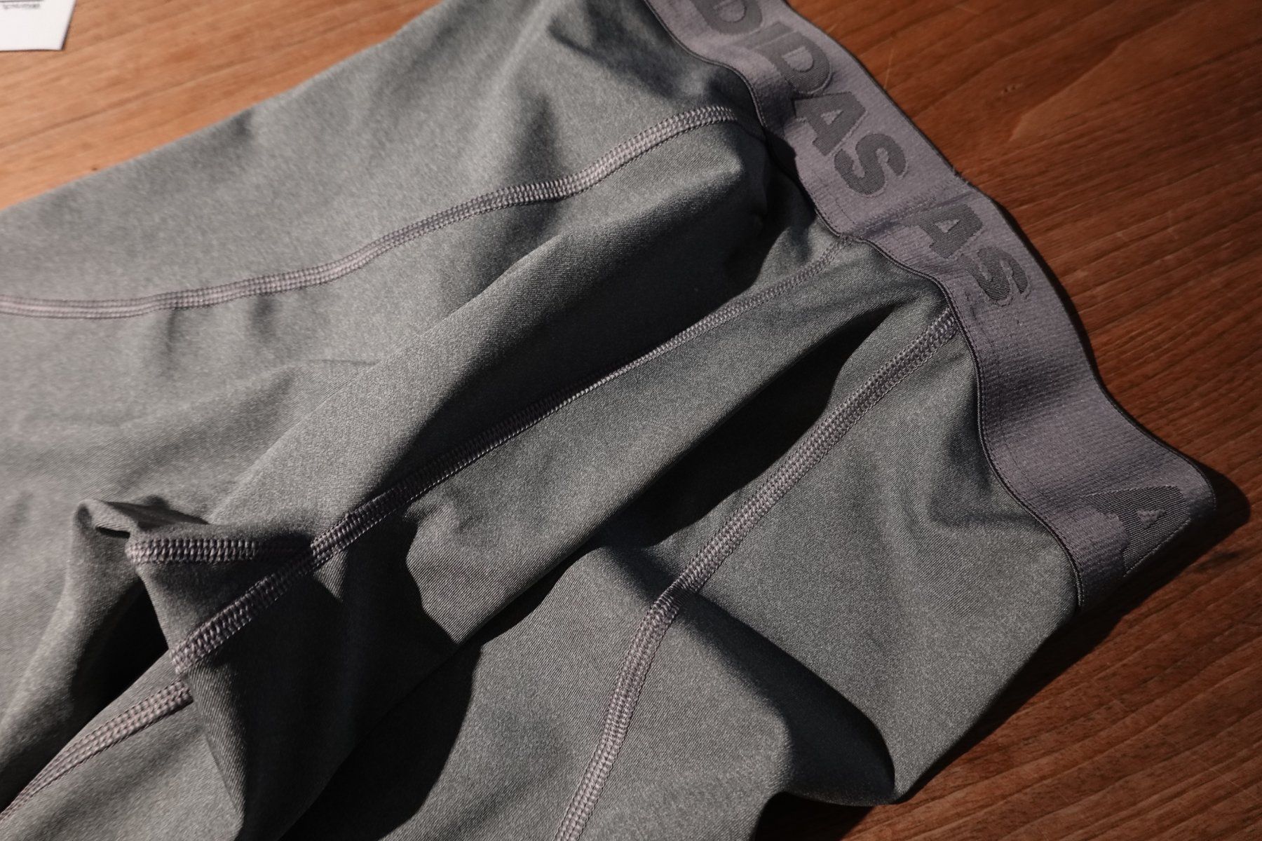 Adidas Leggings: Adidas Sporthose S 3/4 grau – Usato da Hausen AG venduto da nordost 2